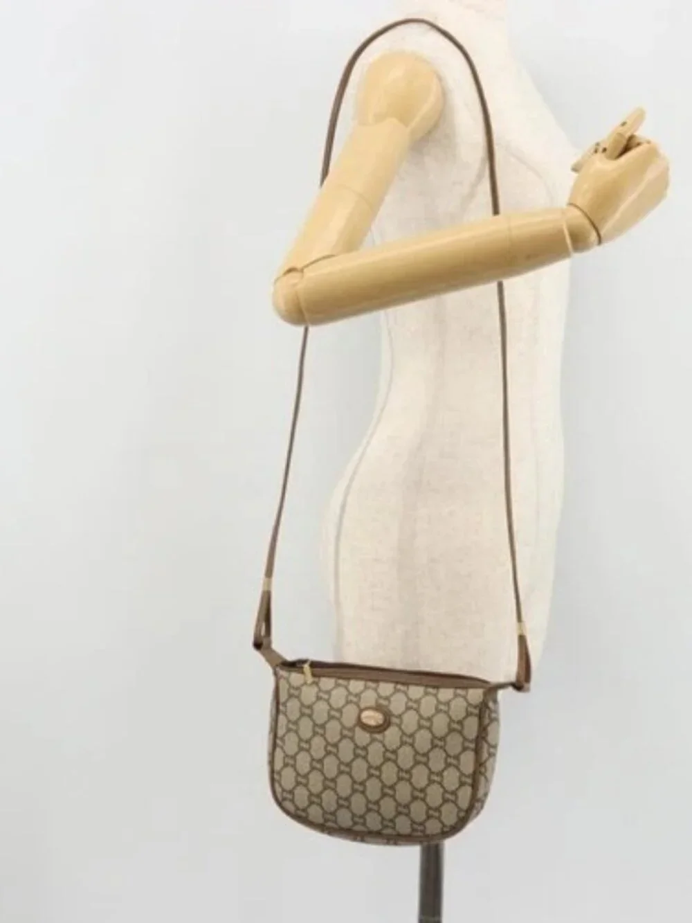 GUCCI GG Plus Supreme Shoulder Bag PVC Beige Gold Auth ka3460